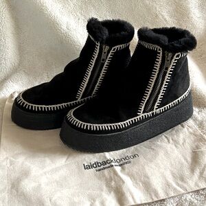 Laidback London blk Sherpa/suede booties 38